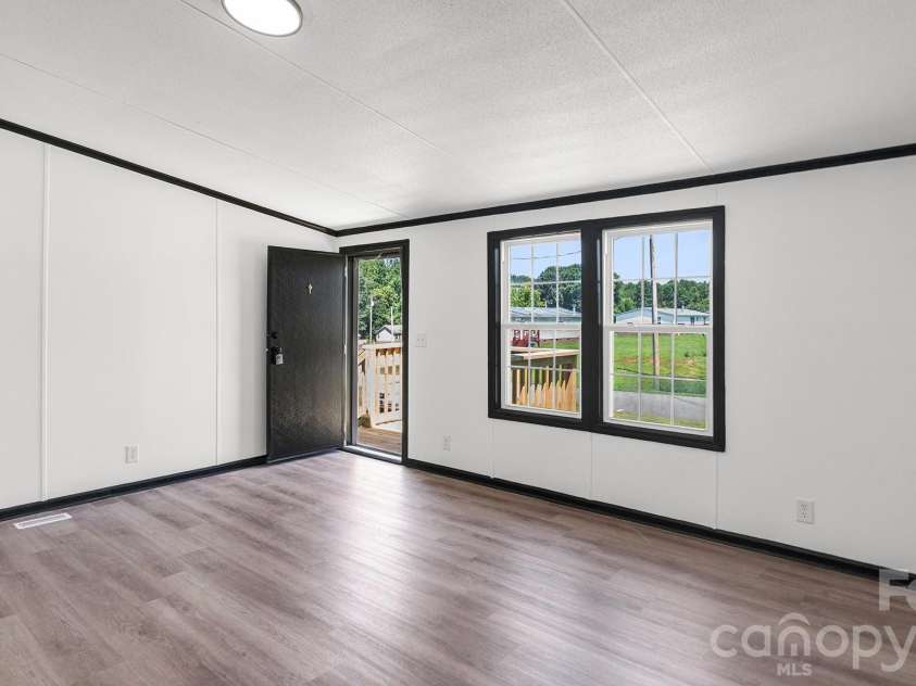 178 Zircon Drive, Statesville, NC 28625.  MLS# CAR4410053, YatesRealty ID 41124. 