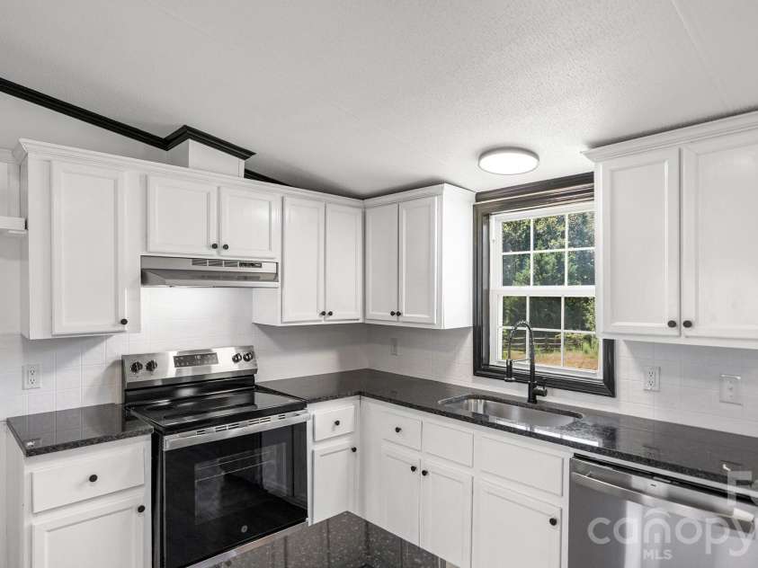 178 Zircon Drive, Statesville, NC 28625.  MLS# CAR4410053, YatesRealty ID 41124. 