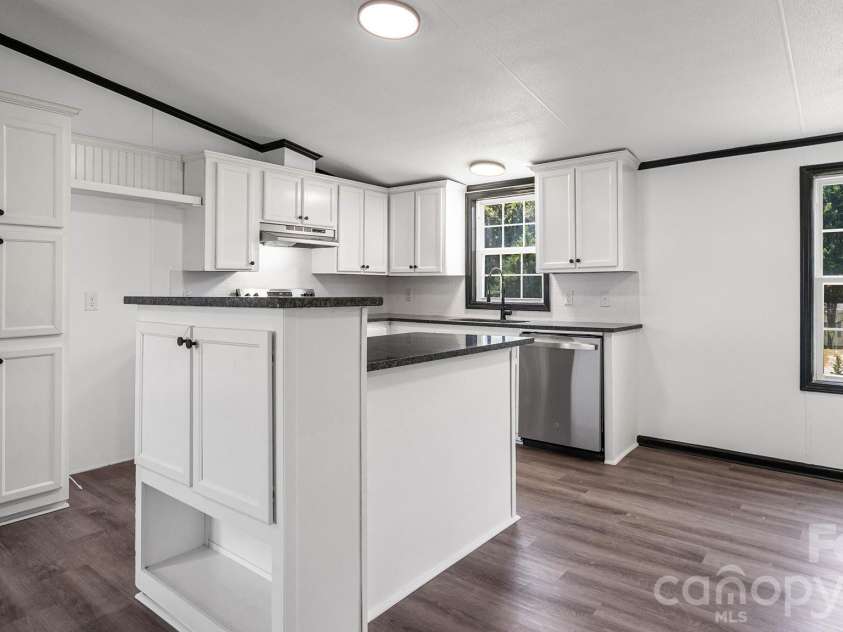 178 Zircon Drive, Statesville, NC 28625.  MLS# CAR4410053, YatesRealty ID 41124. 