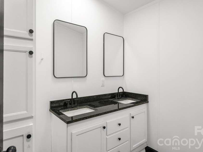 178 Zircon Drive, Statesville, NC 28625.  MLS# CAR4410053, YatesRealty ID 41124. 