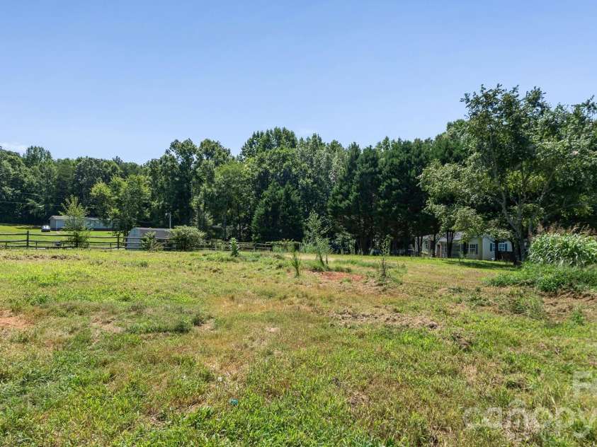 178 Zircon Drive, Statesville, NC 28625.  MLS# CAR4410053, YatesRealty ID 41124. 
