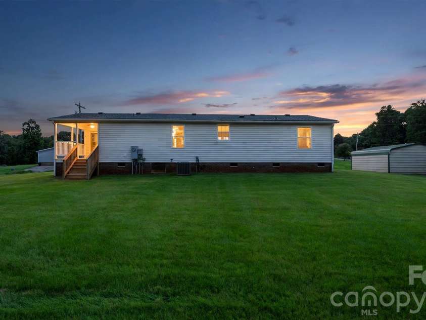 178 Zircon Drive, Statesville, NC 28625.  MLS# CAR4410053, YatesRealty ID 41124. 
