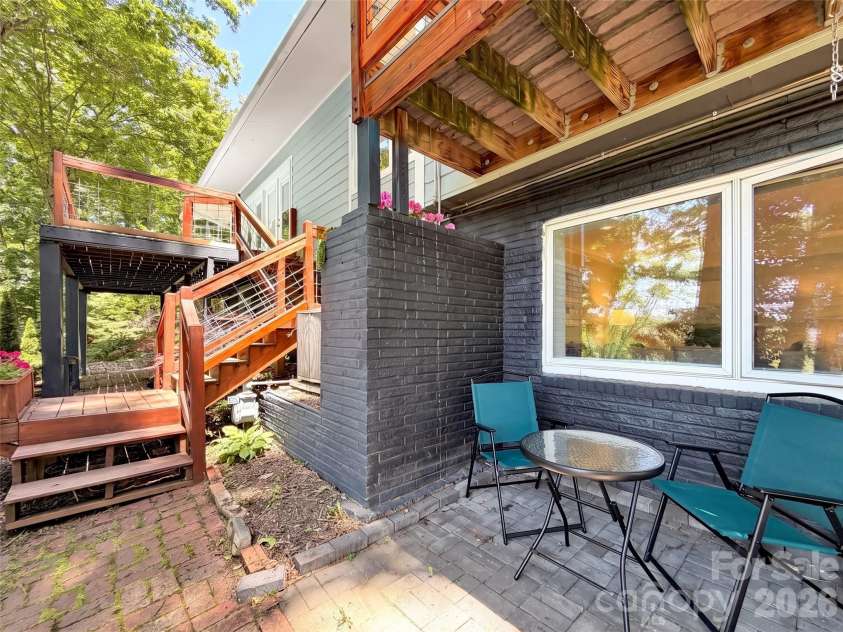28 Wake Street, Waynesville, NC 28716.  MLS# CAR4402099, YatesRealty ID 41125. Apt #2 sitting area