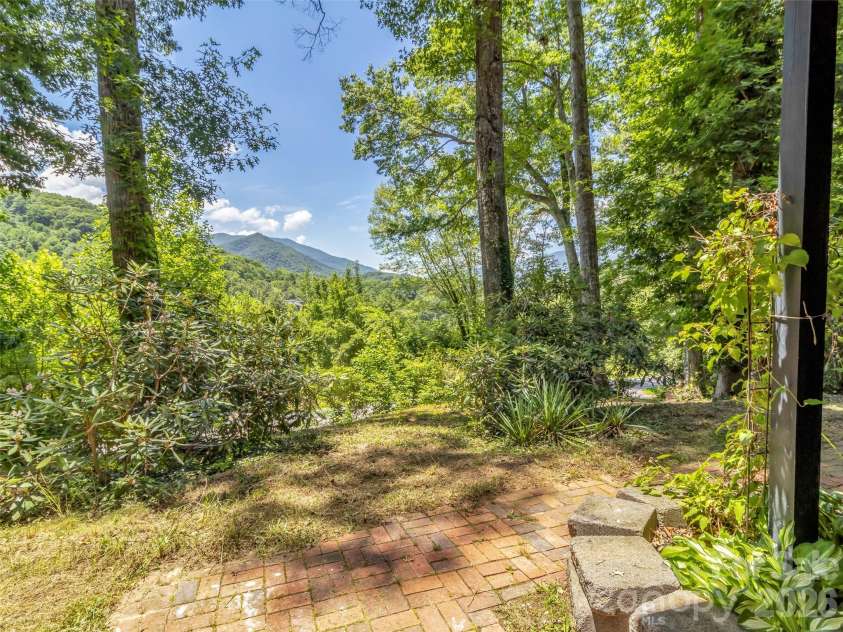 28 Wake Street, Waynesville, NC 28716.  MLS# CAR4402099, YatesRealty ID 41125. Apt #2 view