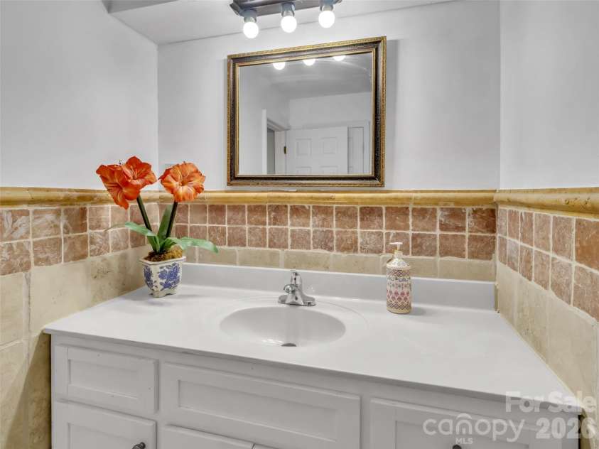 28 Wake Street, Waynesville, NC 28716.  MLS# CAR4402099, YatesRealty ID 41125. Full Bathroom