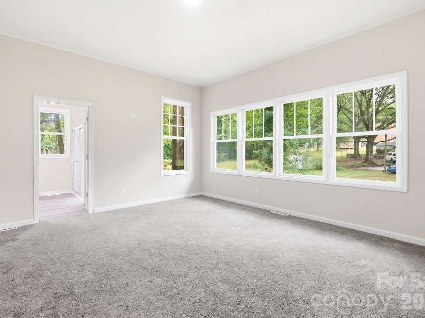 606 Townsend Avenue, Gastonia, NC 28052.  MLS# CAR4396670, YatesRealty ID 41128. Beautiful Primary Suite