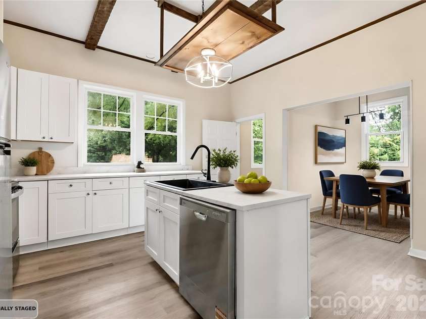 606 Townsend Avenue, Gastonia, NC 28052.  MLS# CAR4396670, YatesRealty ID 41128. Chef's Dream Kitchen