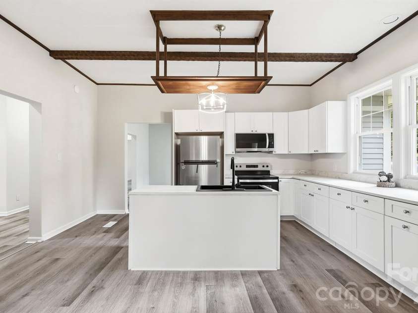 606 Townsend Avenue, Gastonia, NC 28052.  MLS# CAR4396670, YatesRealty ID 41128. Chef's Dream Kitchen