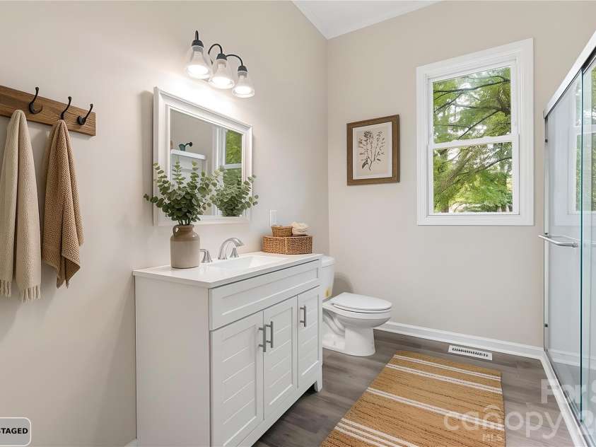 606 Townsend Avenue, Gastonia, NC 28052.  MLS# CAR4396670, YatesRealty ID 41128. Primary Full Bathroom - Virtually Staged