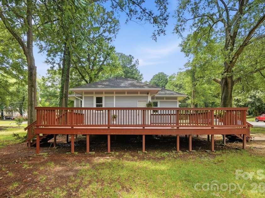 606 Townsend Avenue, Gastonia, NC 28052.  MLS# CAR4396670, YatesRealty ID 41128. Side Driveway