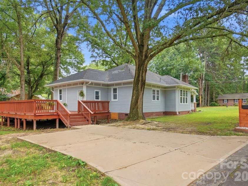 606 Townsend Avenue, Gastonia, NC 28052.  MLS# CAR4396670, YatesRealty ID 41128. Side Driveway