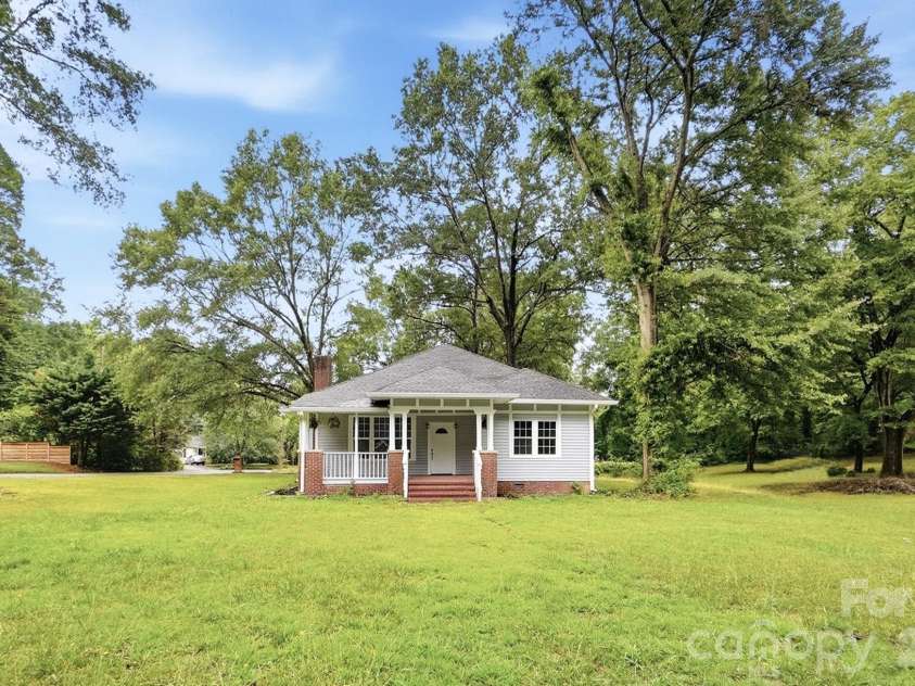 606 Townsend Avenue, Gastonia, NC 28052.  MLS# CAR4396670, YatesRealty ID 41128. Stunning Lot