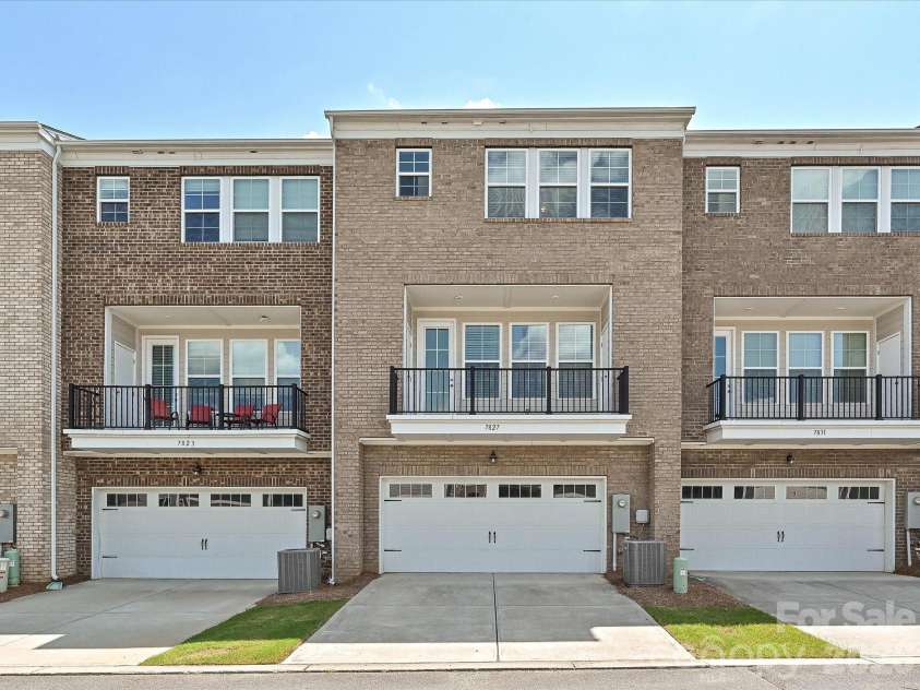 7827 Reunion Row Drive, Charlotte, NC 28277.  MLS# CAR4409332, YatesRealty ID 41129. 
