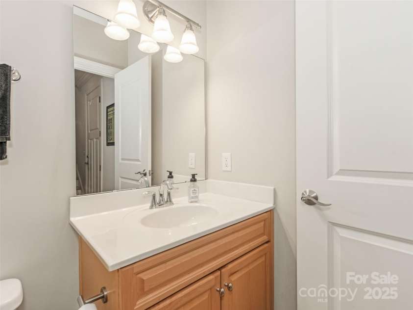 301 Tremont Avenue, Charlotte, NC 28203.  MLS# CAR4240275, YatesRealty ID 4113. Half Bathroom - downstairs