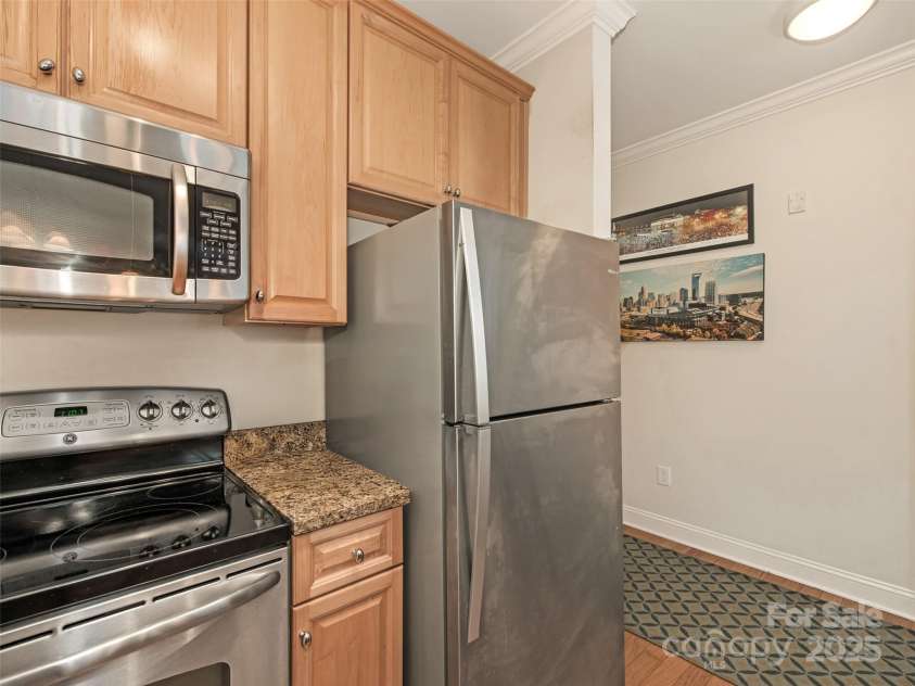 301 Tremont Avenue, Charlotte, NC 28203.  MLS# CAR4240275, YatesRealty ID 4113. Kitchen