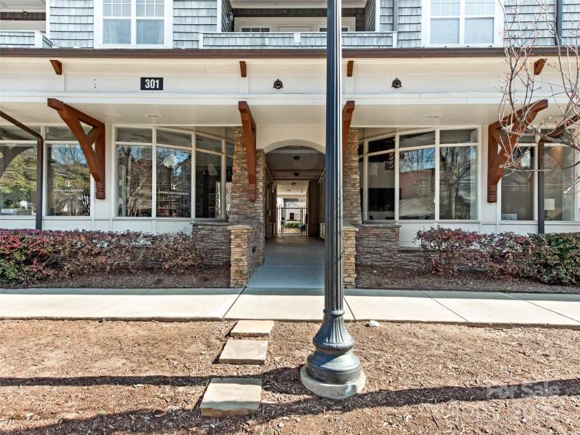 301 Tremont Avenue, Charlotte, NC 28203.  MLS# CAR4240275, YatesRealty ID 4113. Welcome Home | Tremont