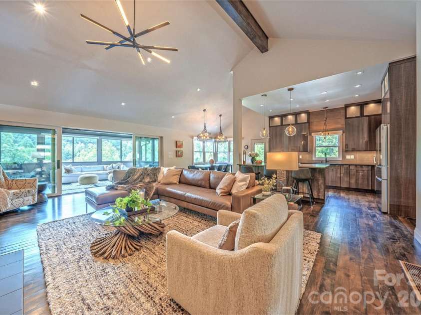 294 Red Knob Lane, Marshall, NC 28753.  MLS# CAR4405147, YatesRealty ID 41131. GREATROOM