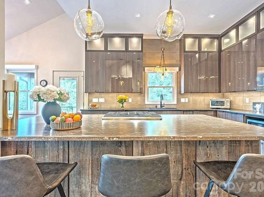294 Red Knob Lane, Marshall, NC 28753.  MLS# CAR4405147, YatesRealty ID 41131. KITCHEN