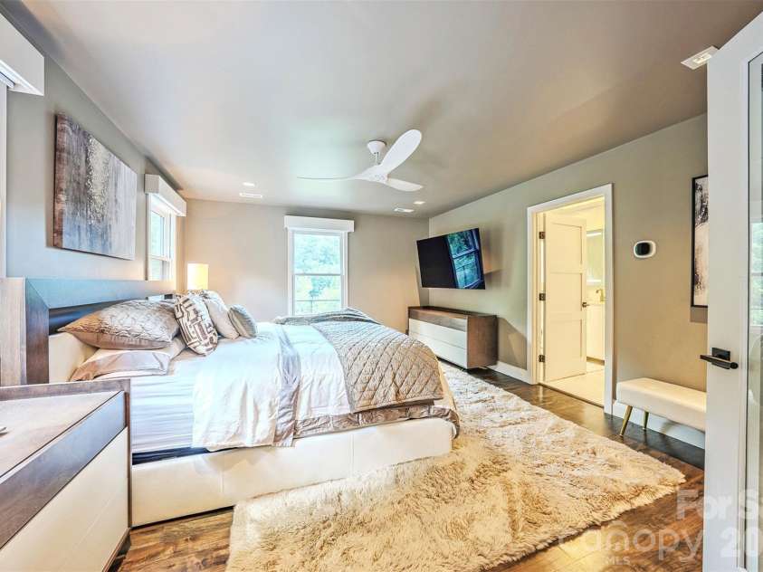 294 Red Knob Lane, Marshall, NC 28753.  MLS# CAR4405147, YatesRealty ID 41131. PRIMARY MAIN LEVEL