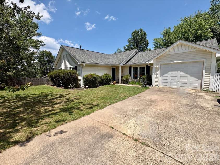64 Mount Carmel Drive, Asheville, NC 28806.  MLS# CAR4401665, YatesRealty ID 41132. 