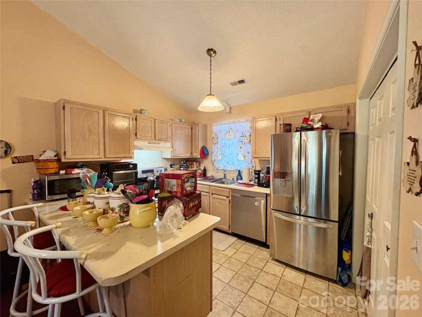 64 Mount Carmel Drive, Asheville, NC 28806.  MLS# CAR4401665, YatesRealty ID 41132. 