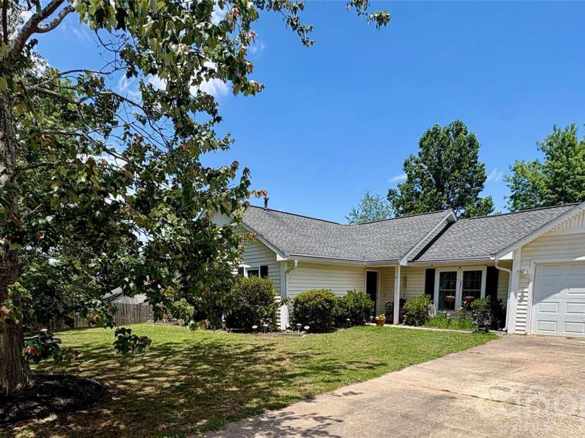 64 Mount Carmel Drive, Asheville, NC 28806.  MLS# CAR4401665, YatesRealty ID 41132. 