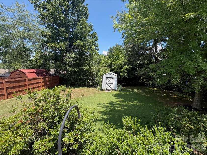 64 Mount Carmel Drive, Asheville, NC 28806.  MLS# CAR4401665, YatesRealty ID 41132. 