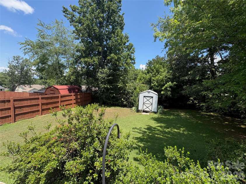 64 Mount Carmel Drive, Asheville, NC 28806.  MLS# CAR4401665, YatesRealty ID 41132. 