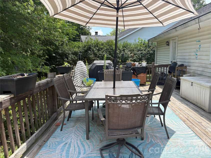 64 Mount Carmel Drive, Asheville, NC 28806.  MLS# CAR4401665, YatesRealty ID 41132. 