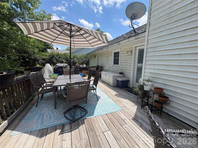 64 Mount Carmel Drive, Asheville, NC 28806.  MLS# CAR4401665, YatesRealty ID 41132. 