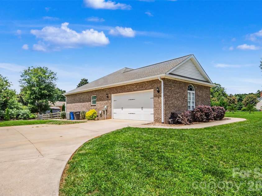 317 Thistle Lane, Statesville, NC 28625.  MLS# CAR4410139, YatesRealty ID 41134. 