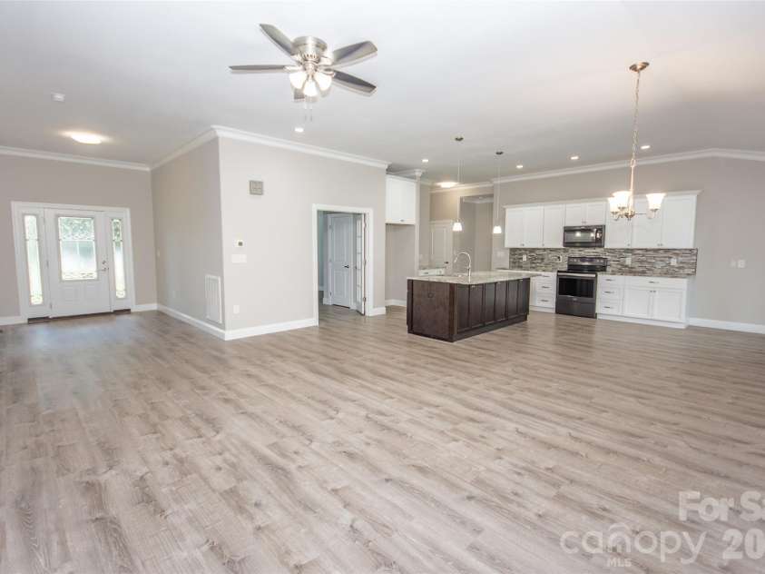 317 Thistle Lane, Statesville, NC 28625.  MLS# CAR4410139, YatesRealty ID 41134. 