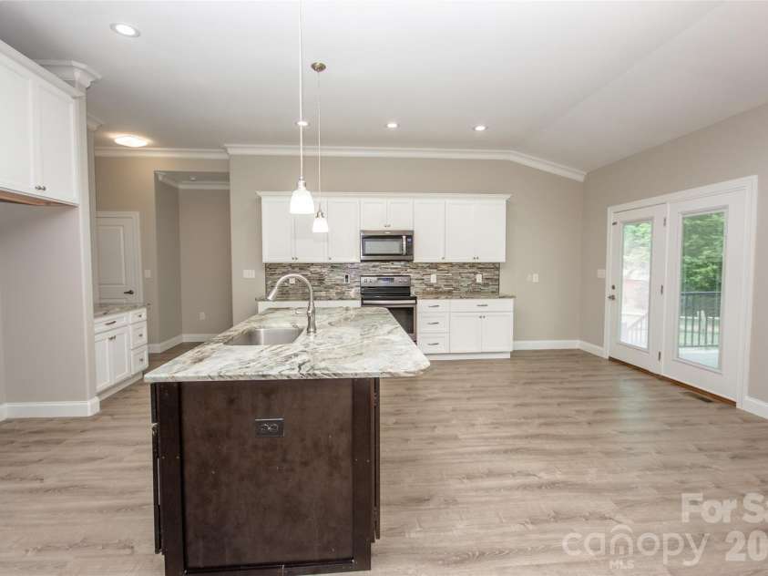 317 Thistle Lane, Statesville, NC 28625.  MLS# CAR4410139, YatesRealty ID 41134. 