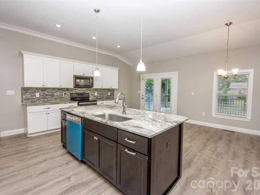 317 Thistle Lane, Statesville, NC 28625.  MLS# CAR4410139, YatesRealty ID 41134. 