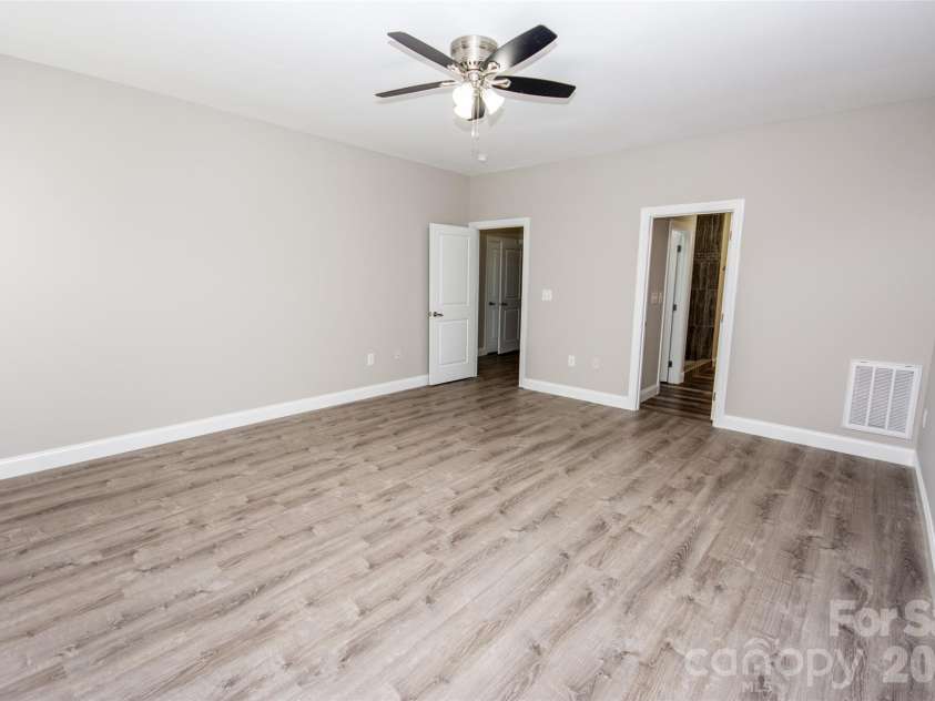 317 Thistle Lane, Statesville, NC 28625.  MLS# CAR4410139, YatesRealty ID 41134. 