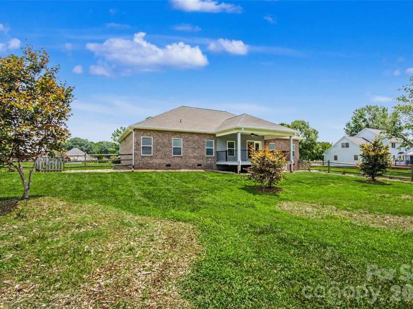 317 Thistle Lane, Statesville, NC 28625.  MLS# CAR4410139, YatesRealty ID 41134. 