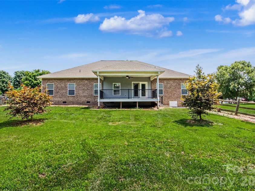 317 Thistle Lane, Statesville, NC 28625.  MLS# CAR4410139, YatesRealty ID 41134. 