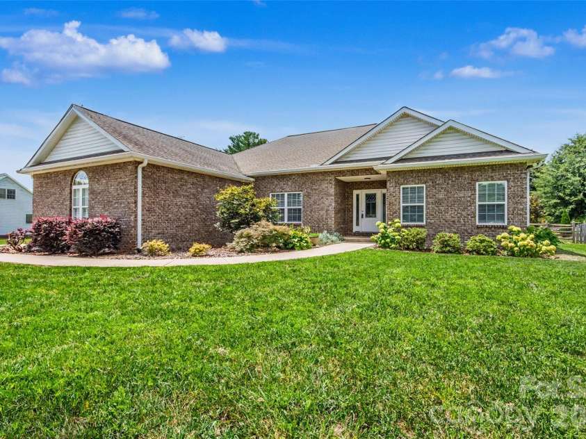 317 Thistle Lane, Statesville, NC 28625.  MLS# CAR4410139, YatesRealty ID 41134. 