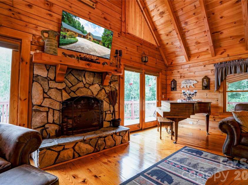 495 Shires Road, Ellenboro, NC 28040.  MLS# CAR4409161, YatesRealty ID 41135. Living Room