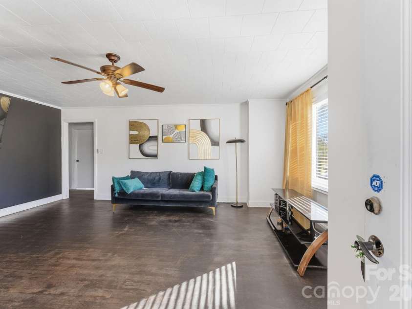 802 Chesterfield Avenue, Lancaster, SC 29720.  MLS# CAR4340603, YatesRealty ID 41137. 