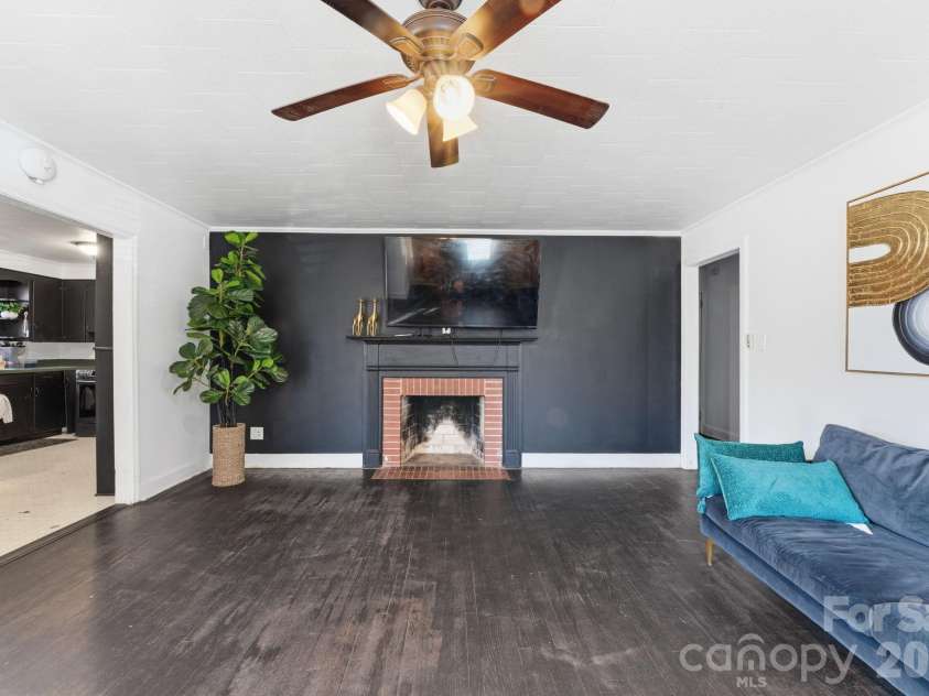 802 Chesterfield Avenue, Lancaster, SC 29720.  MLS# CAR4340603, YatesRealty ID 41137. 