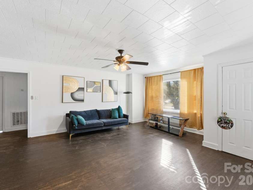 802 Chesterfield Avenue, Lancaster, SC 29720.  MLS# CAR4340603, YatesRealty ID 41137. 