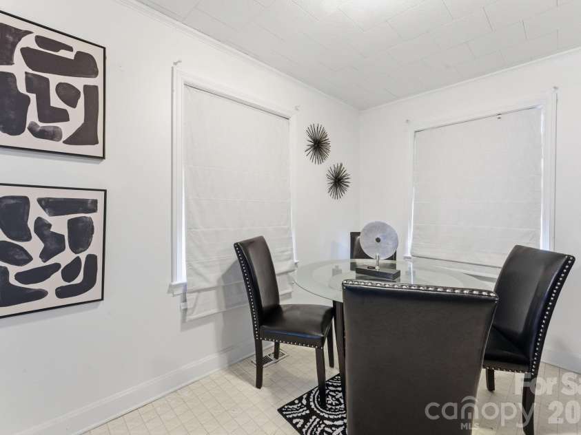 802 Chesterfield Avenue, Lancaster, SC 29720.  MLS# CAR4340603, YatesRealty ID 41137. 