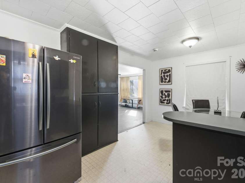 802 Chesterfield Avenue, Lancaster, SC 29720.  MLS# CAR4340603, YatesRealty ID 41137. 