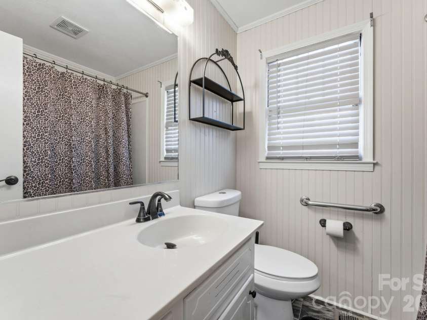 802 Chesterfield Avenue, Lancaster, SC 29720.  MLS# CAR4340603, YatesRealty ID 41137. 