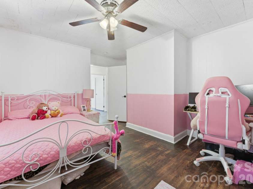 802 Chesterfield Avenue, Lancaster, SC 29720.  MLS# CAR4340603, YatesRealty ID 41137. 