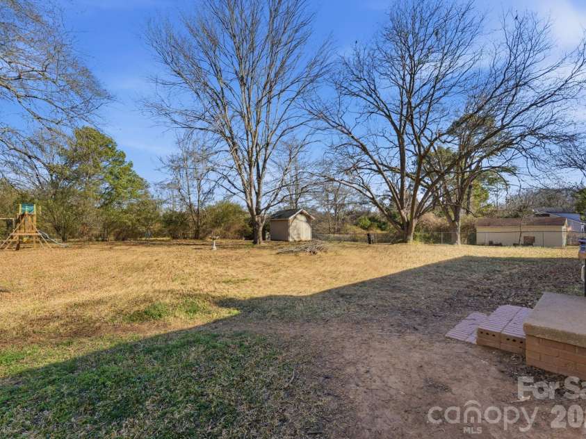 802 Chesterfield Avenue, Lancaster, SC 29720.  MLS# CAR4340603, YatesRealty ID 41137. 