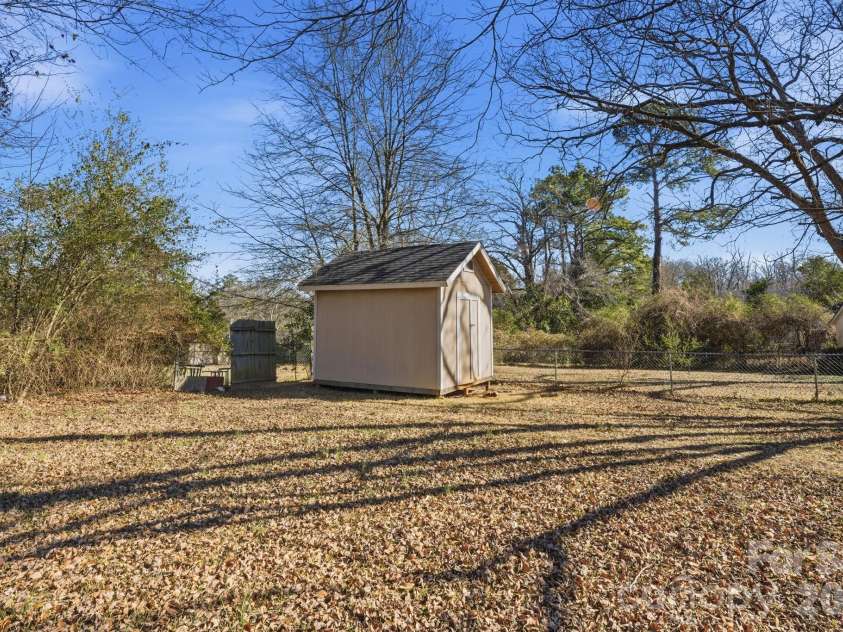 802 Chesterfield Avenue, Lancaster, SC 29720.  MLS# CAR4340603, YatesRealty ID 41137. 