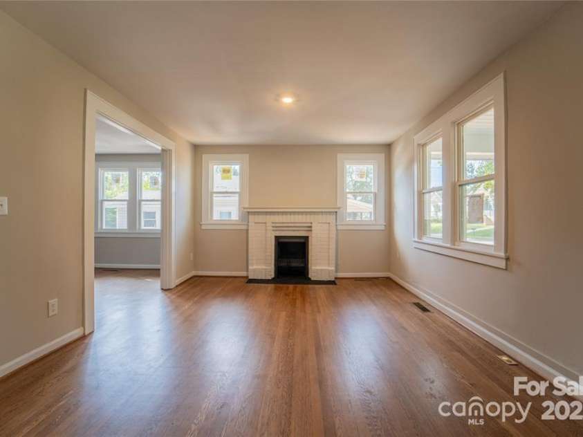 137 Woodlawn Drive, Statesville, NC 28677.  MLS# CAR4325994, YatesRealty ID 4114. 