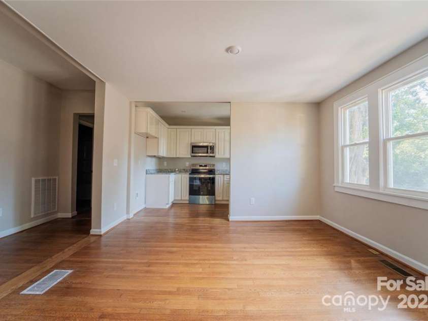 137 Woodlawn Drive, Statesville, NC 28677.  MLS# CAR4325994, YatesRealty ID 4114. 